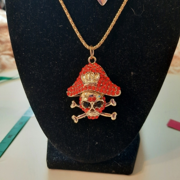 New Betsey Johnson Gold and Red Pirate Pendant Necklace - Picture 11 of 11